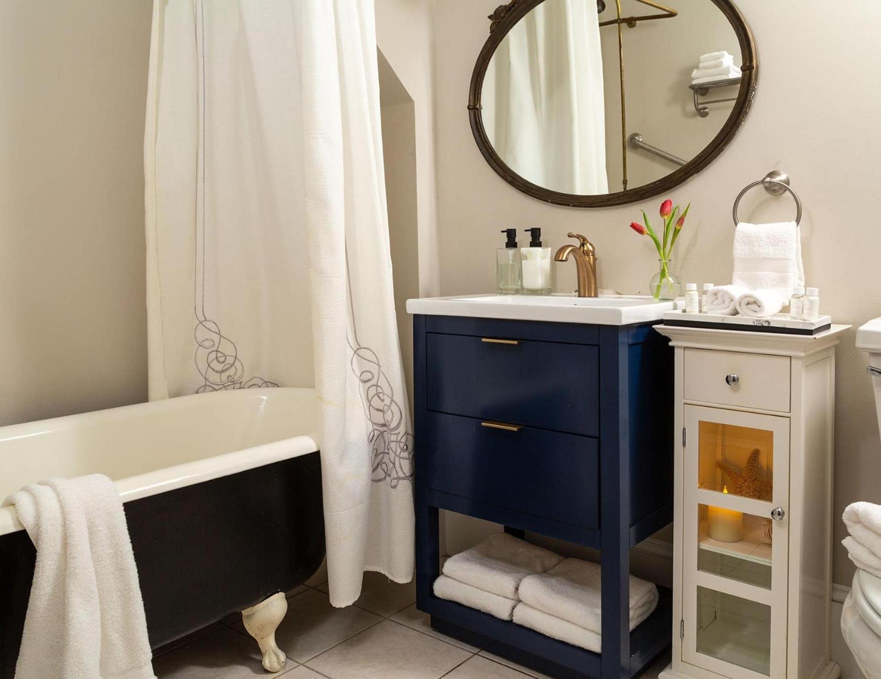 White Doe Inn Bed & Breakfast แมนทีโอ ภายนอก รูปภาพ